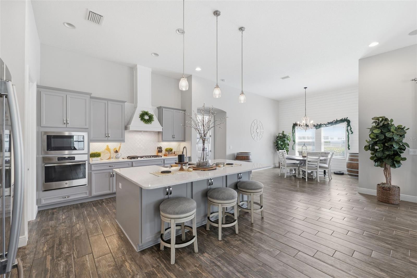 Image 11 of 50 For 8130 Water Color Drive