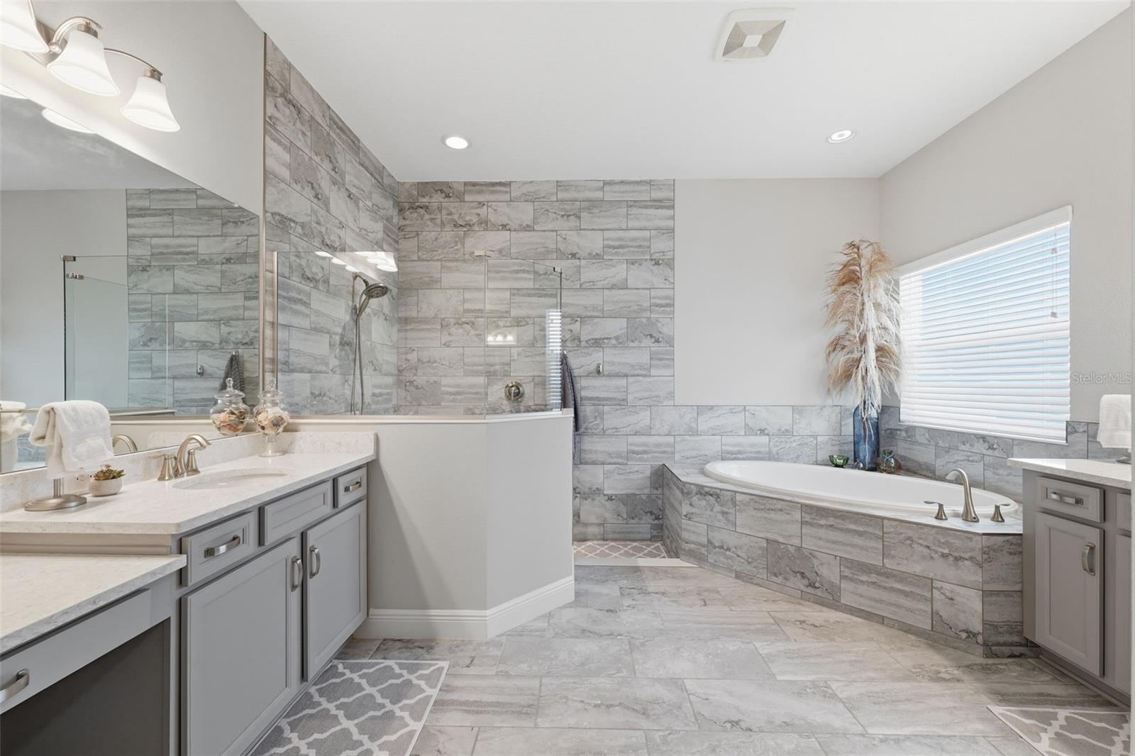 Image 21 of 50 For 8130 Water Color Drive