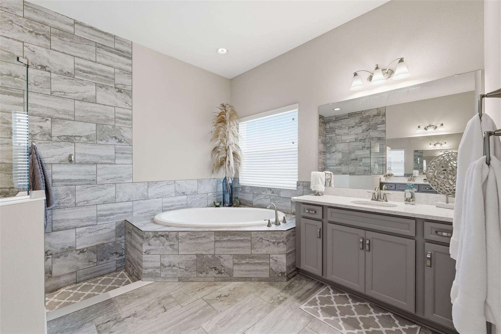 Image 22 of 50 For 8130 Water Color Drive