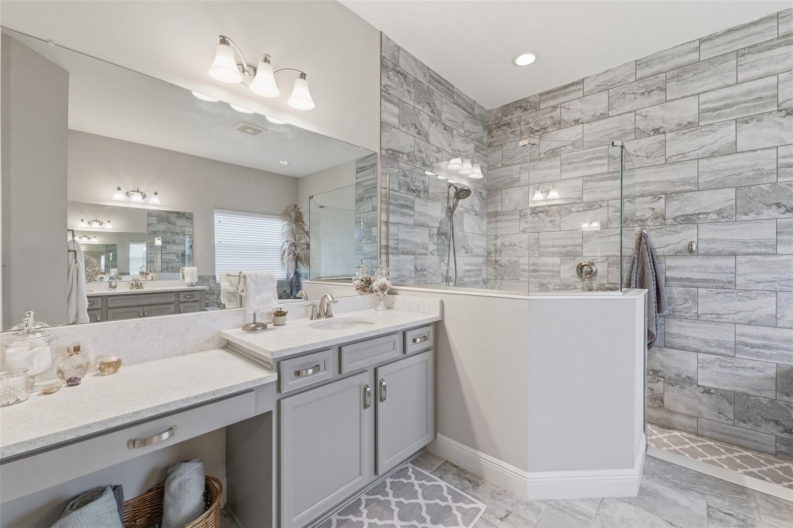 Image 23 of 50 For 8130 Water Color Drive