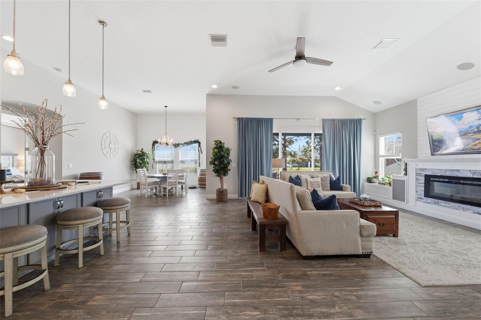 Image 6 of 50 For 8130 Water Color Drive