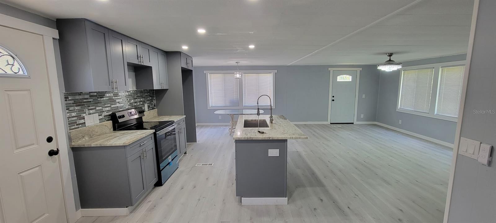 Image 7 of 24 For 12242 Parkwood Street