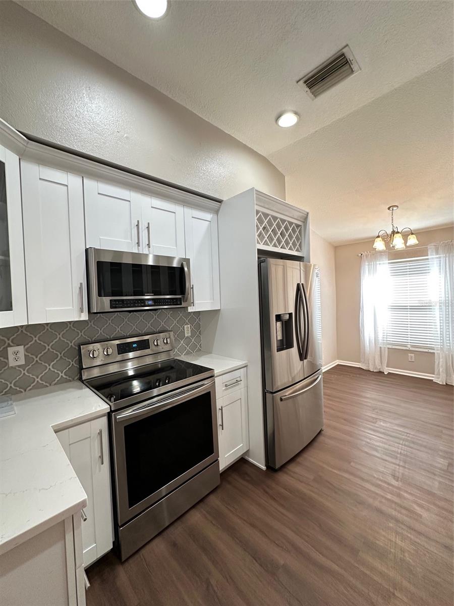 Image 9 of 14 For 5541 Dark Star Loop