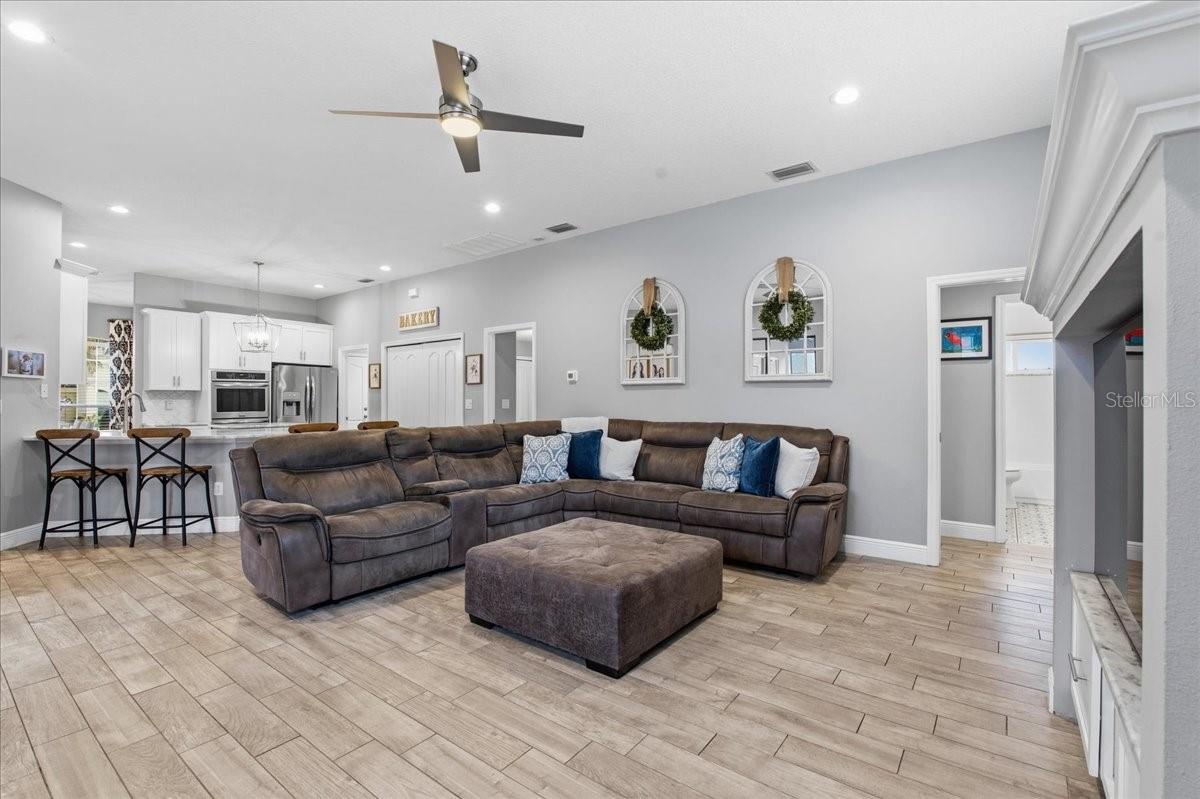 Image 16 of 71 For 1007 Split Silk Street