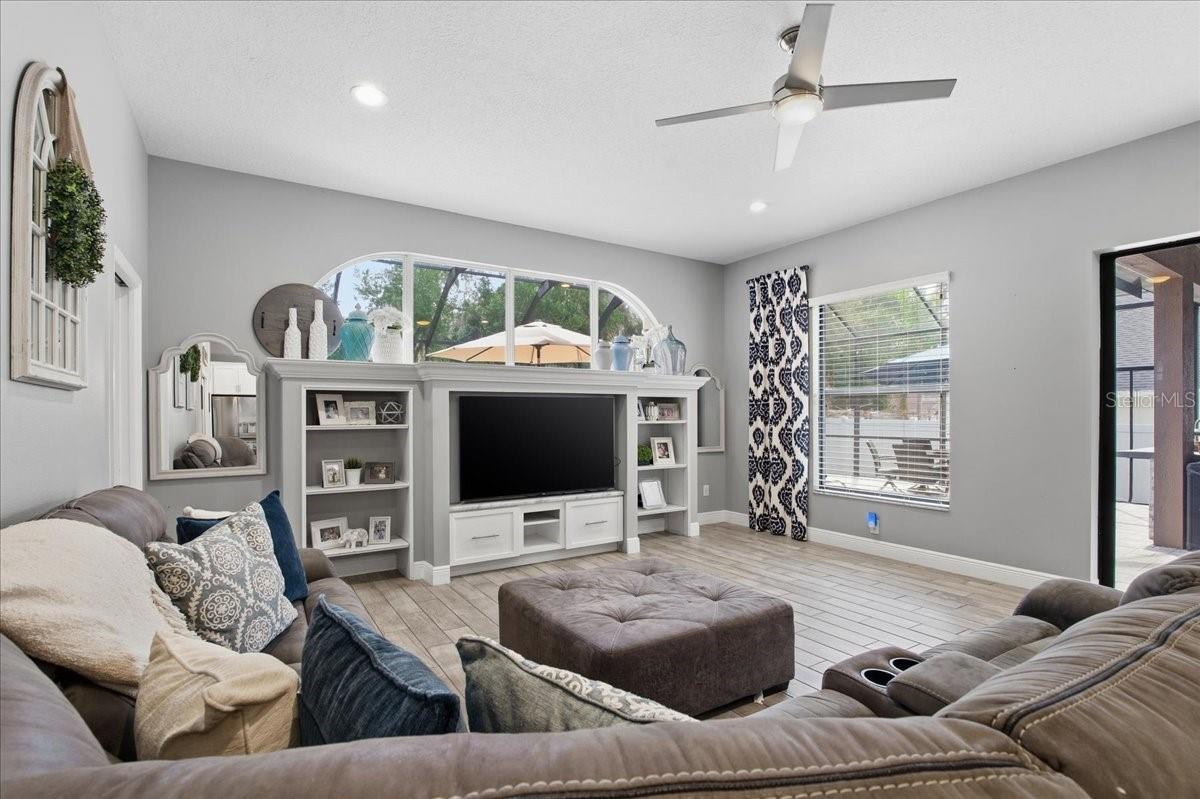 Image 18 of 71 For 1007 Split Silk Street