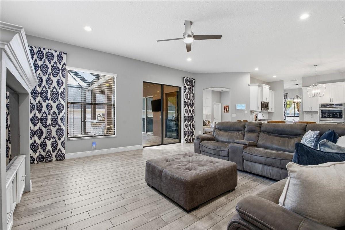 Image 19 of 71 For 1007 Split Silk Street