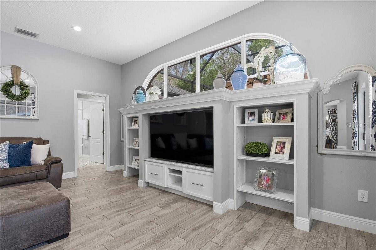 Image 20 of 71 For 1007 Split Silk Street