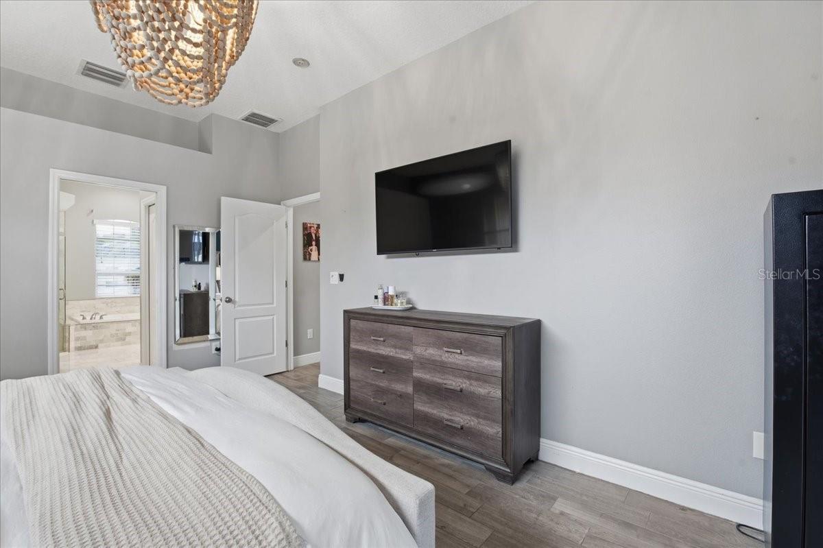 Image 24 of 71 For 1007 Split Silk Street