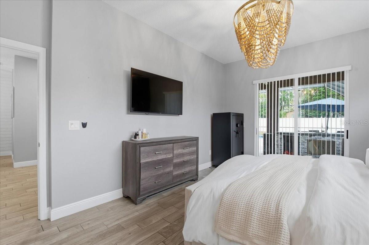 Image 25 of 71 For 1007 Split Silk Street