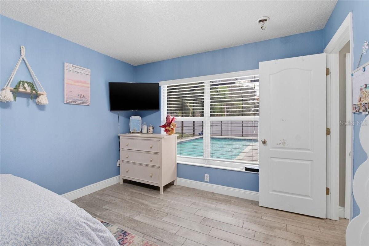 Image 40 of 71 For 1007 Split Silk Street