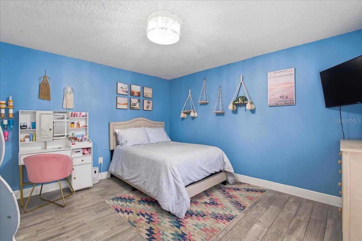 Image 68 of 71 For 1007 Split Silk Street