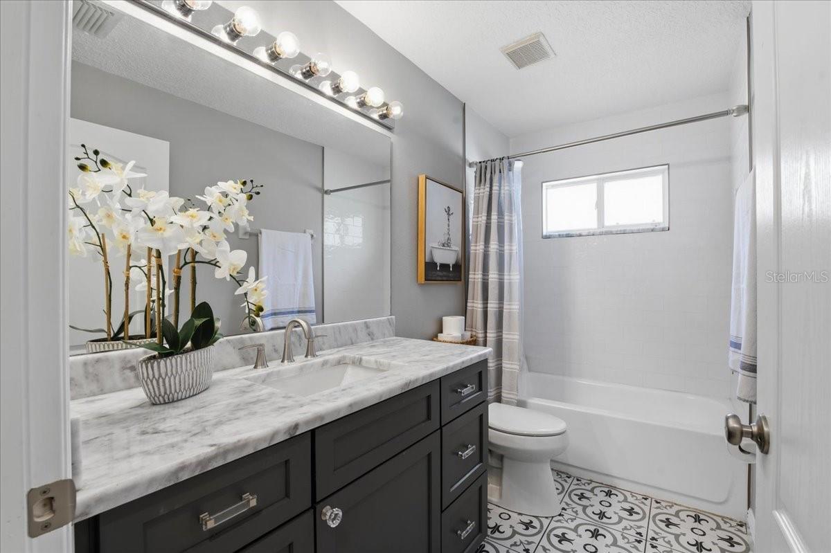 Image 69 of 71 For 1007 Split Silk Street