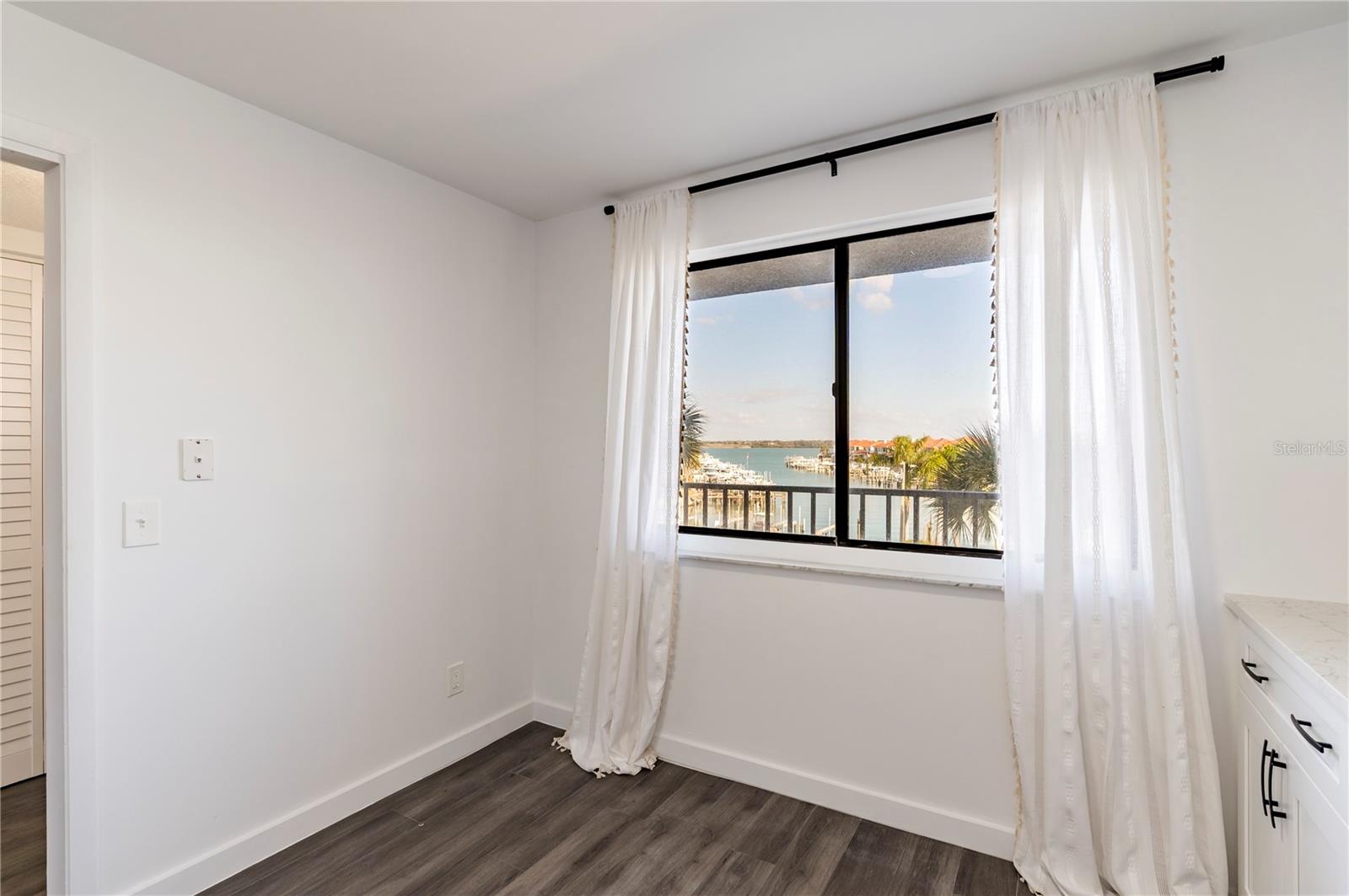 Listing photo id 8 for 1591 Gulf Boulevard 203s