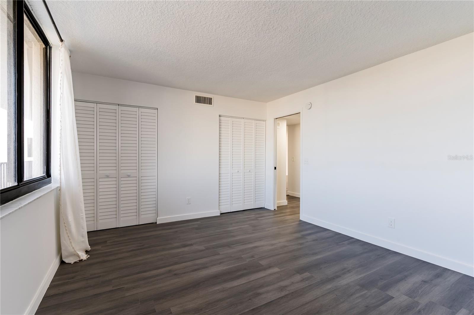Listing photo id 16 for 1591 Gulf Boulevard 203s