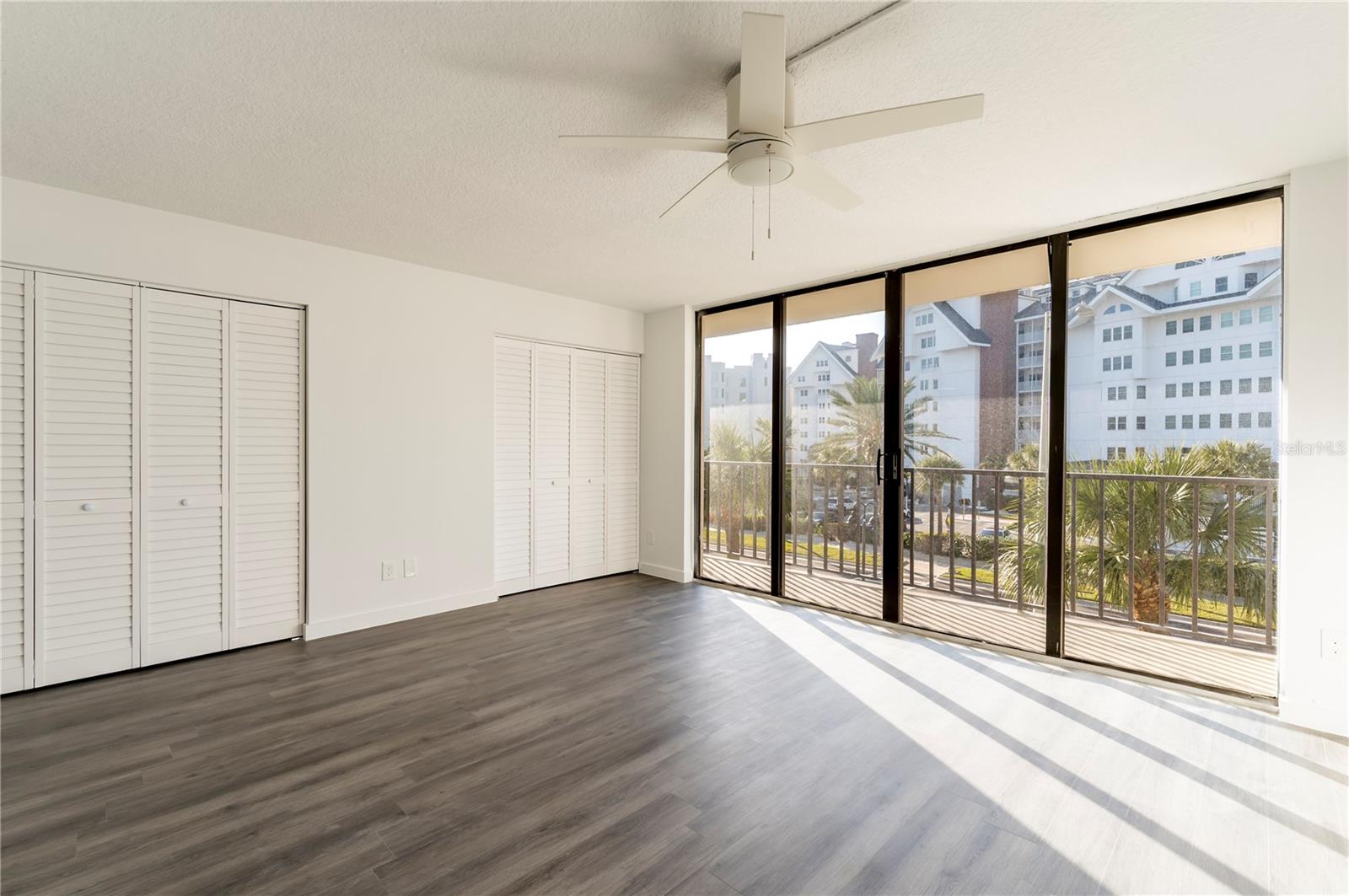 Listing photo id 21 for 1591 Gulf Boulevard 203s