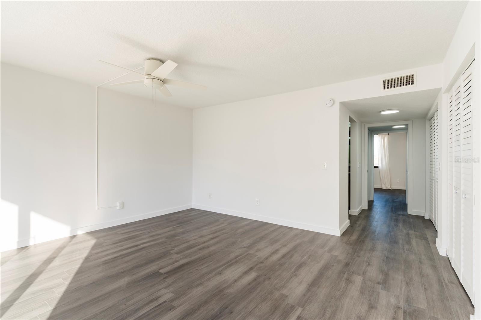 Listing photo id 22 for 1591 Gulf Boulevard 203s