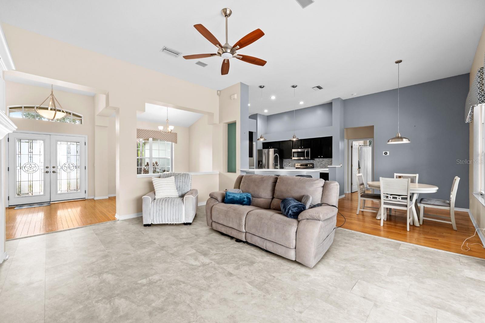 Image 24 of 37 For 4302 River Close Boulevard