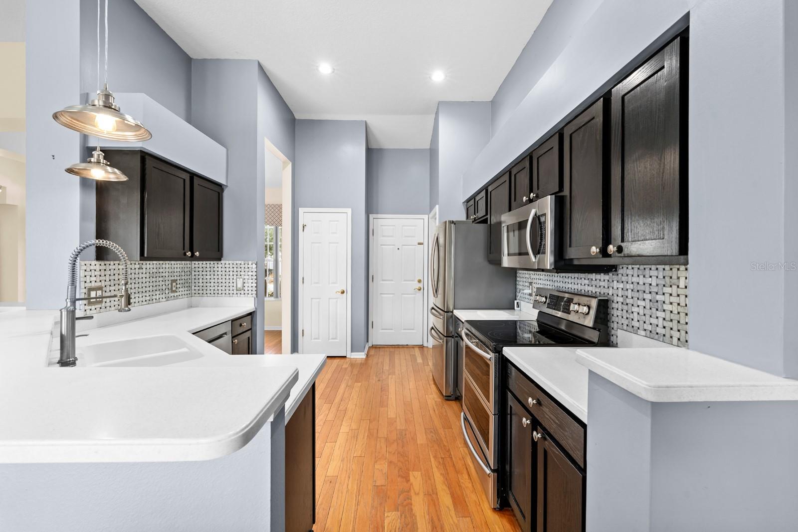 Image 6 of 37 For 4302 River Close Boulevard