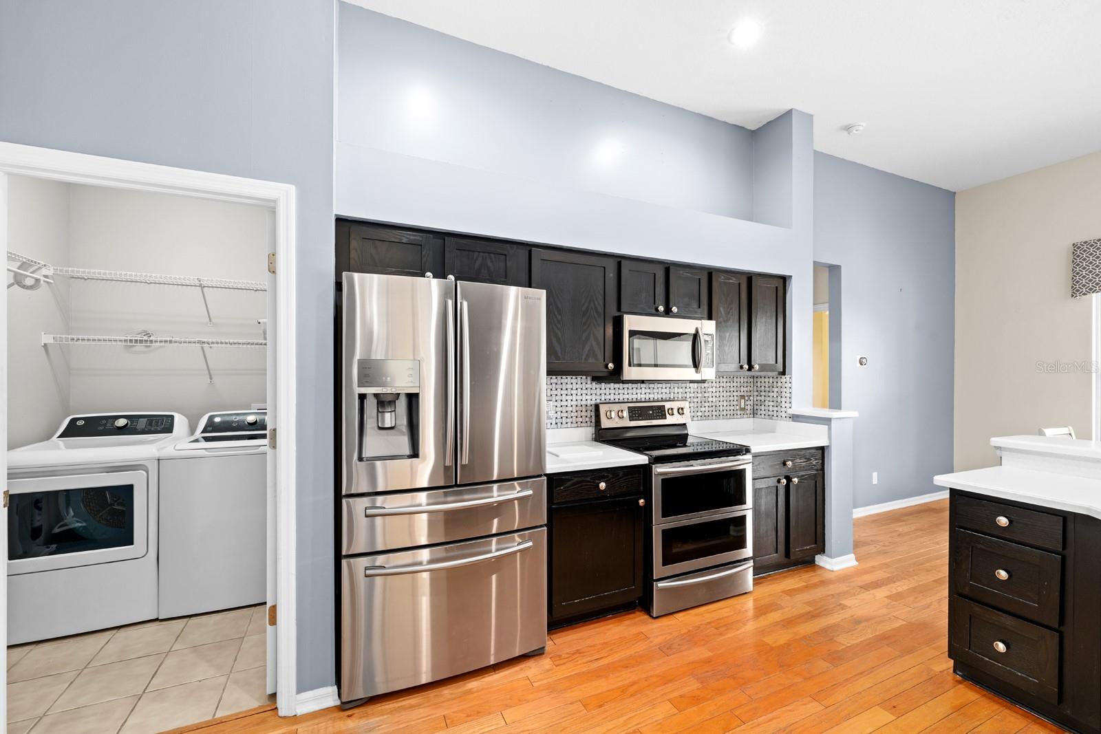 Image 8 of 37 For 4302 River Close Boulevard