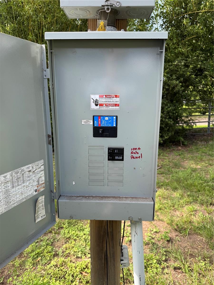 Listing photo id 9 for 30400 Hillside Lane