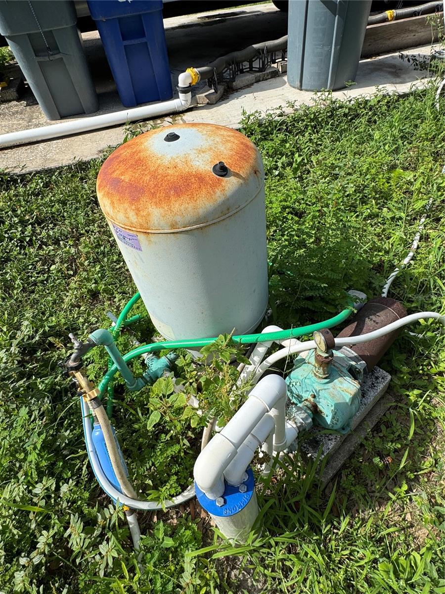 Listing photo id 10 for 30400 Hillside Lane