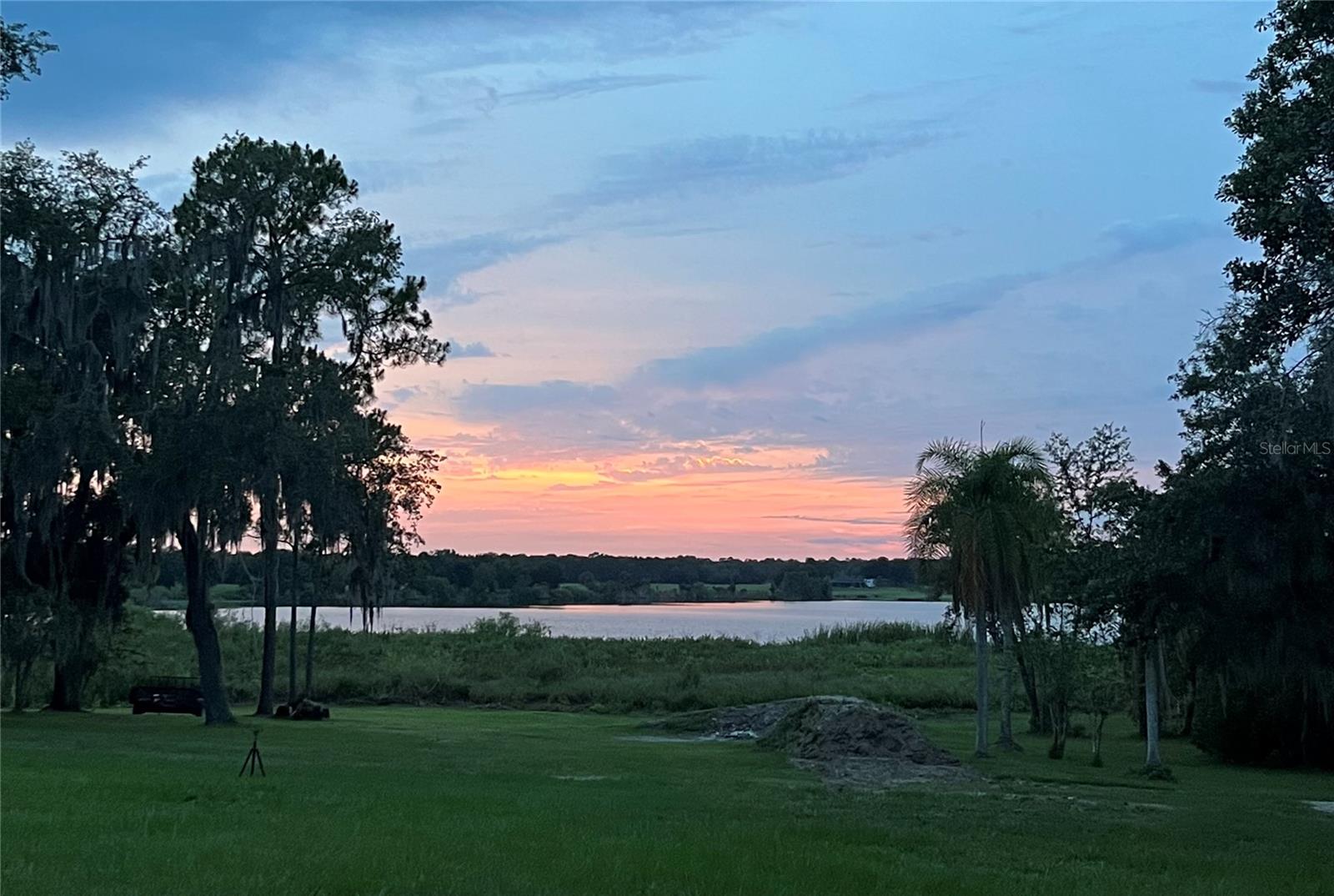 Listing photo id 2 for 30400 Hillside Lane