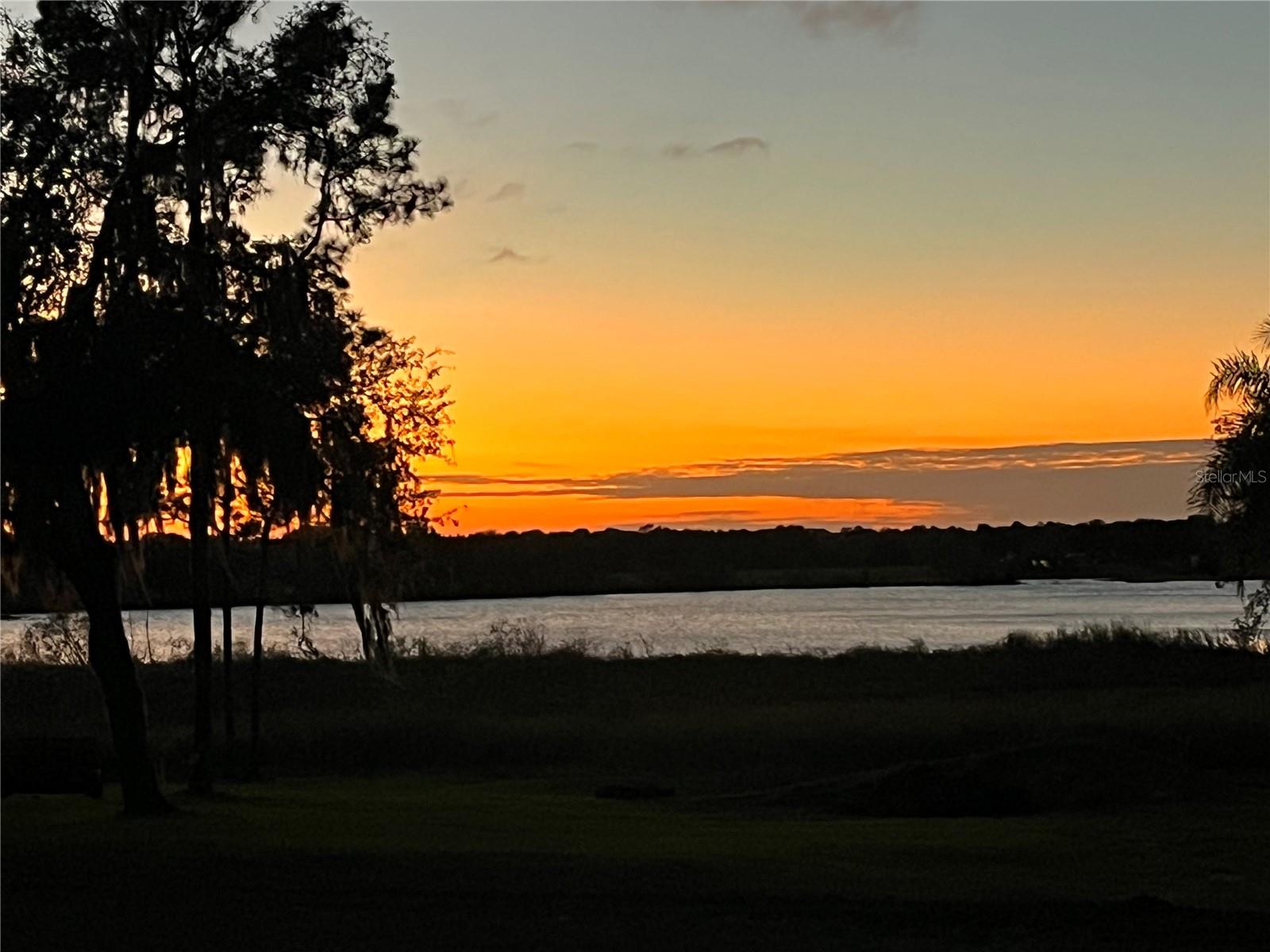 Listing photo id 6 for 30400 Hillside Lane