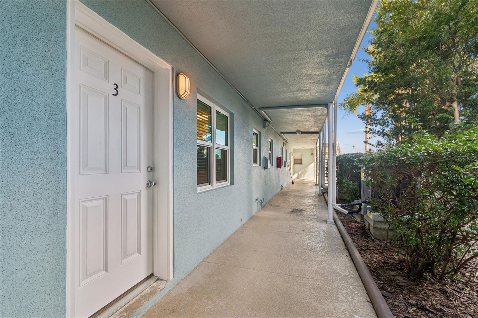 Image 2 of 45 For 300 Venetian Drive 3