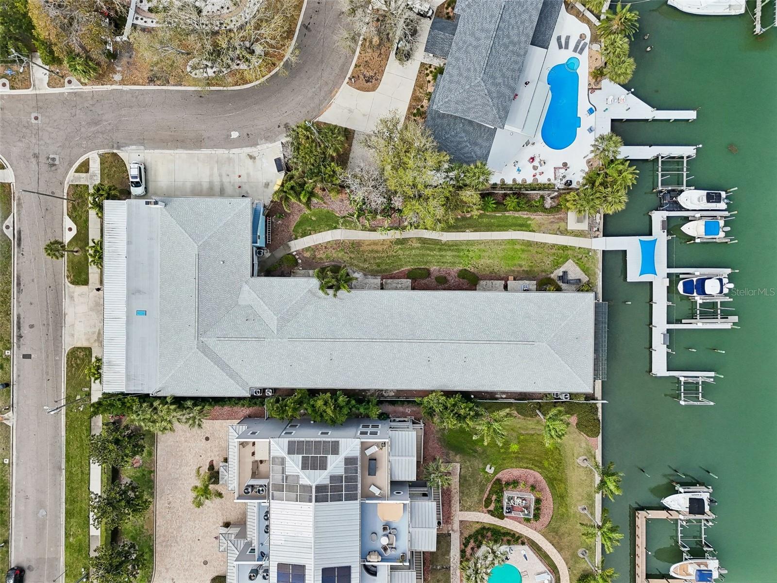 Image 26 of 45 For 300 Venetian Drive 3