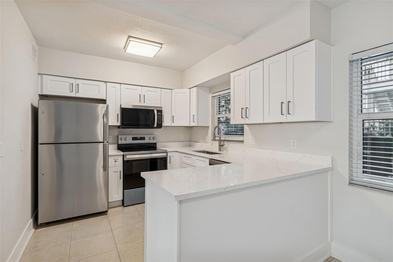 Image 6 of 45 For 300 Venetian Drive 3