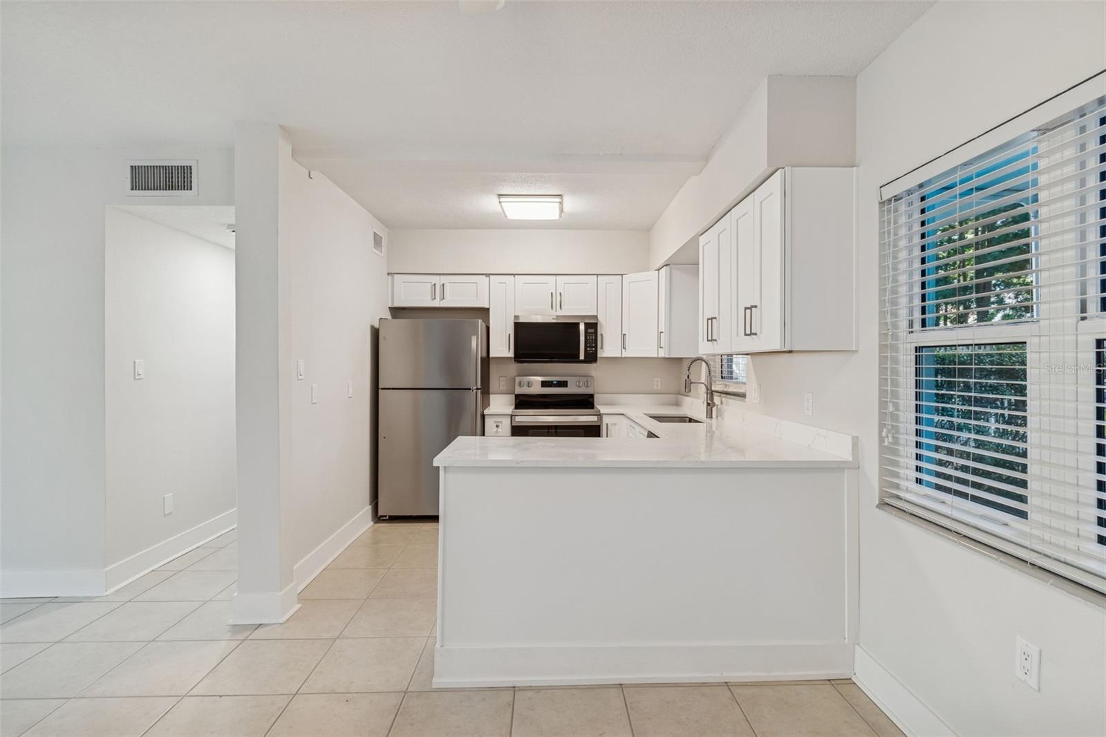 Image 8 of 45 For 300 Venetian Drive 3