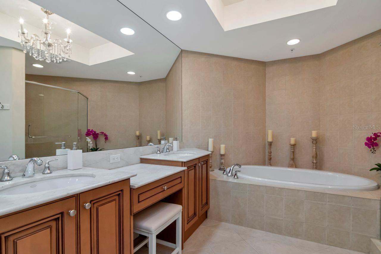 Image 18 of 70 For 5823 Bowen Daniel Drive 604