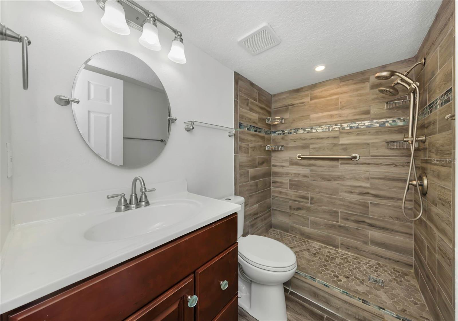 Image 19 of 33 For 122 Caryl Way 122