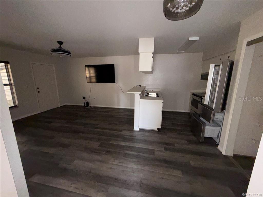 Image 4 of 22 For 805 Mayo Drive 805