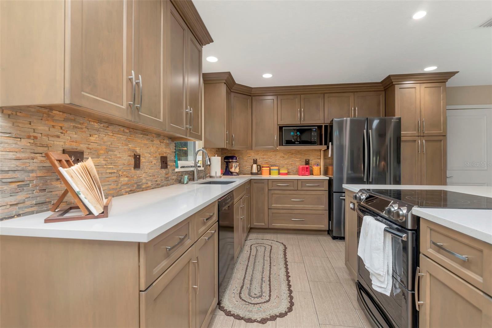 Image 25 of 48 For 13528 Avista Drive