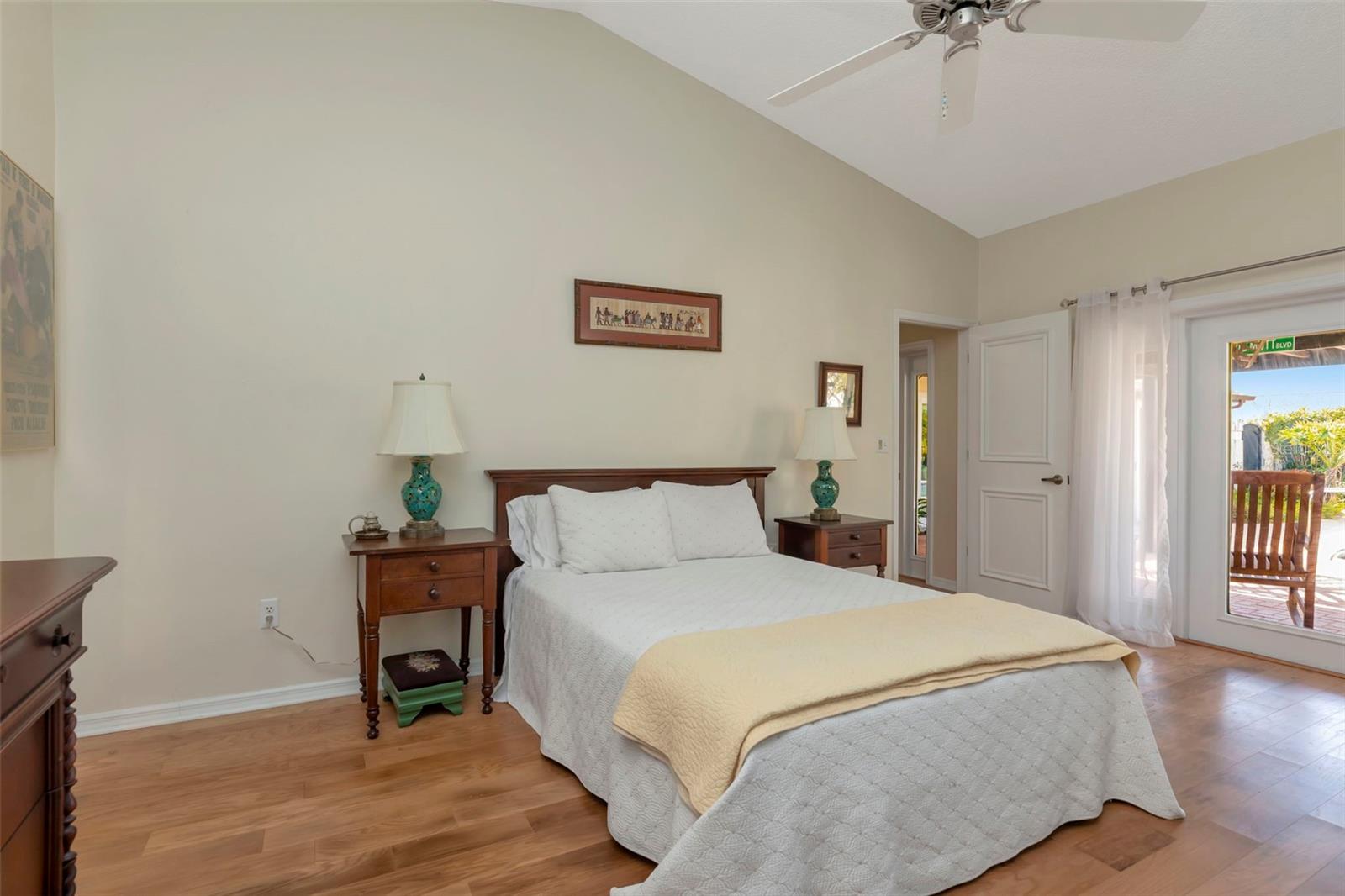 Image 38 of 48 For 13528 Avista Drive