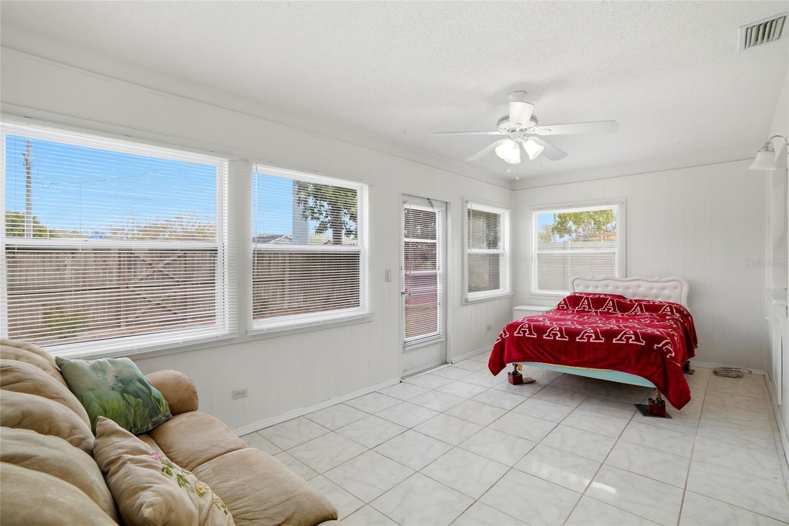 Image 13 of 34 For 1978 Radcliffe Drive N