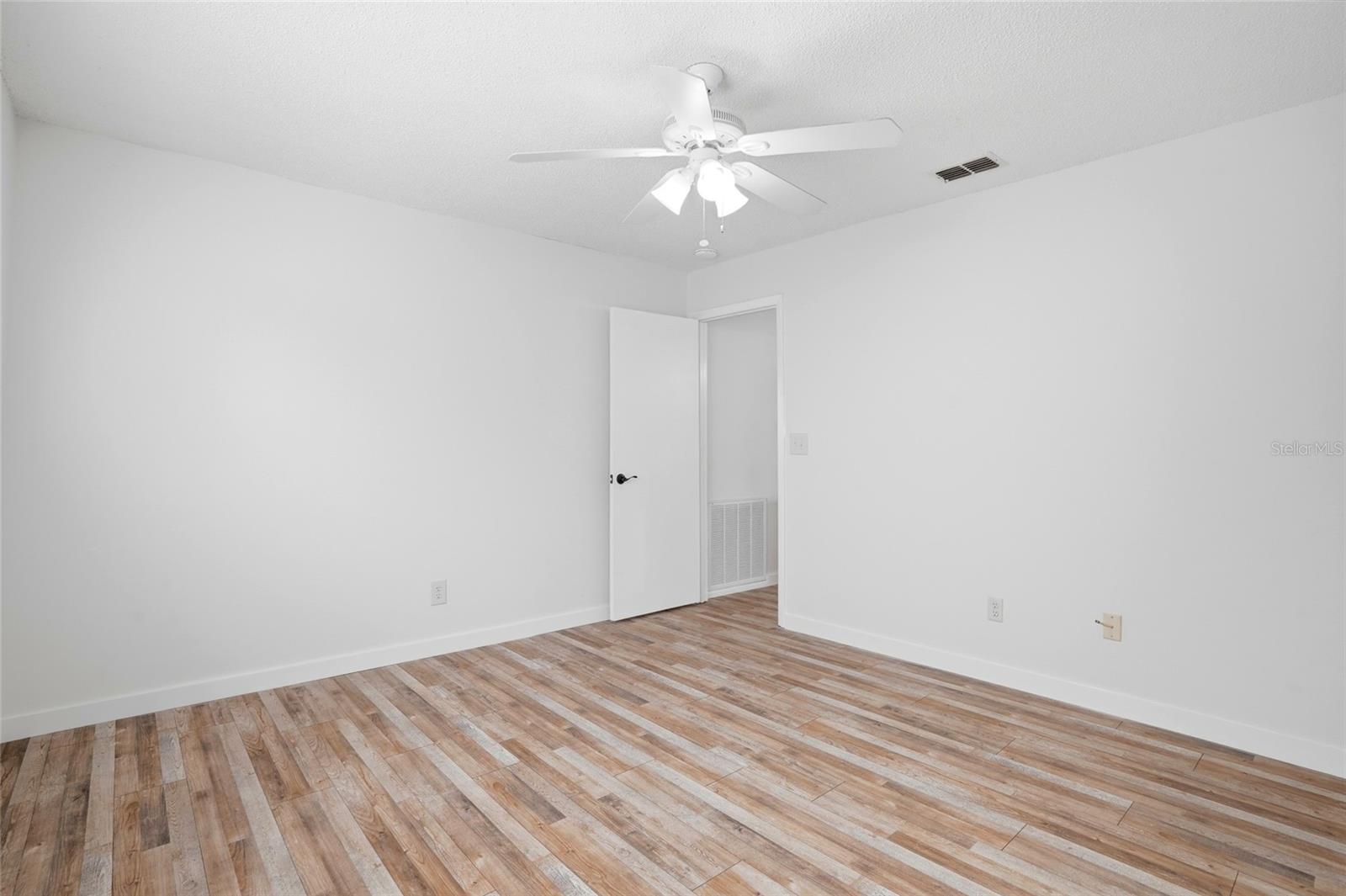 Image 16 of 34 For 1978 Radcliffe Drive N