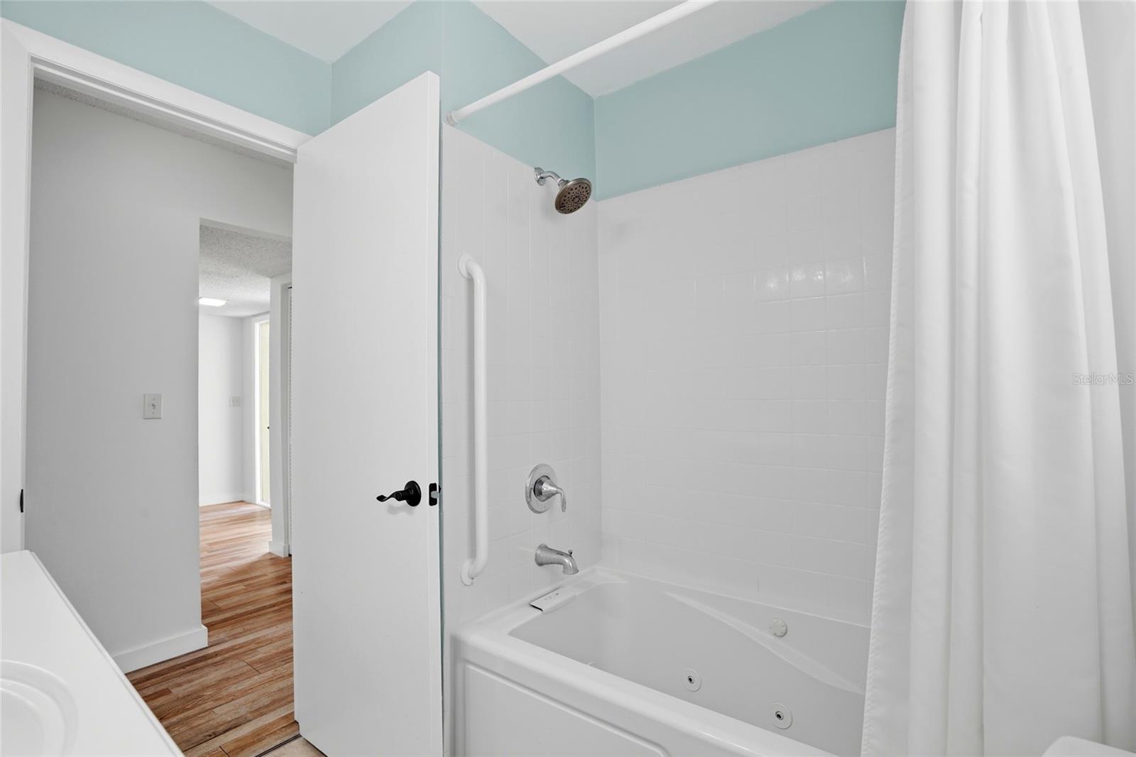 Image 22 of 34 For 1978 Radcliffe Drive N