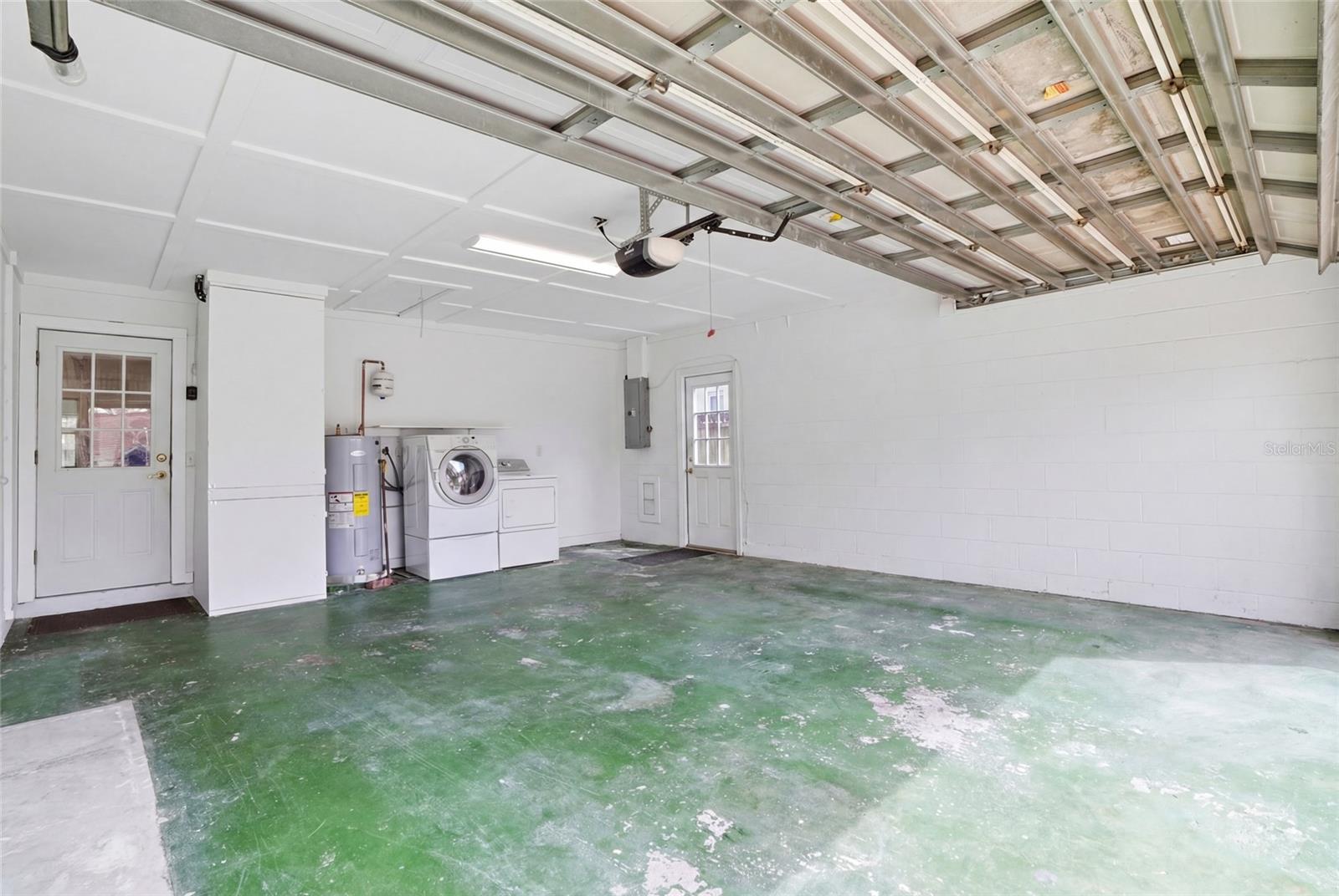 Image 25 of 34 For 1978 Radcliffe Drive N