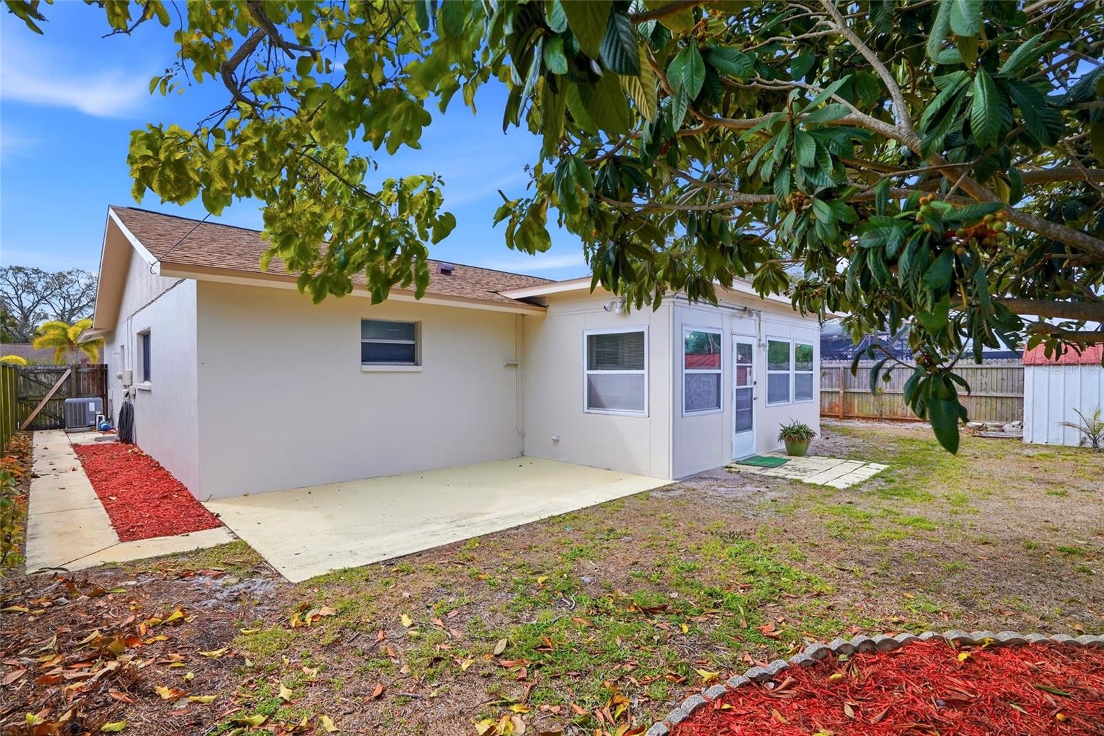 Image 27 of 34 For 1978 Radcliffe Drive N