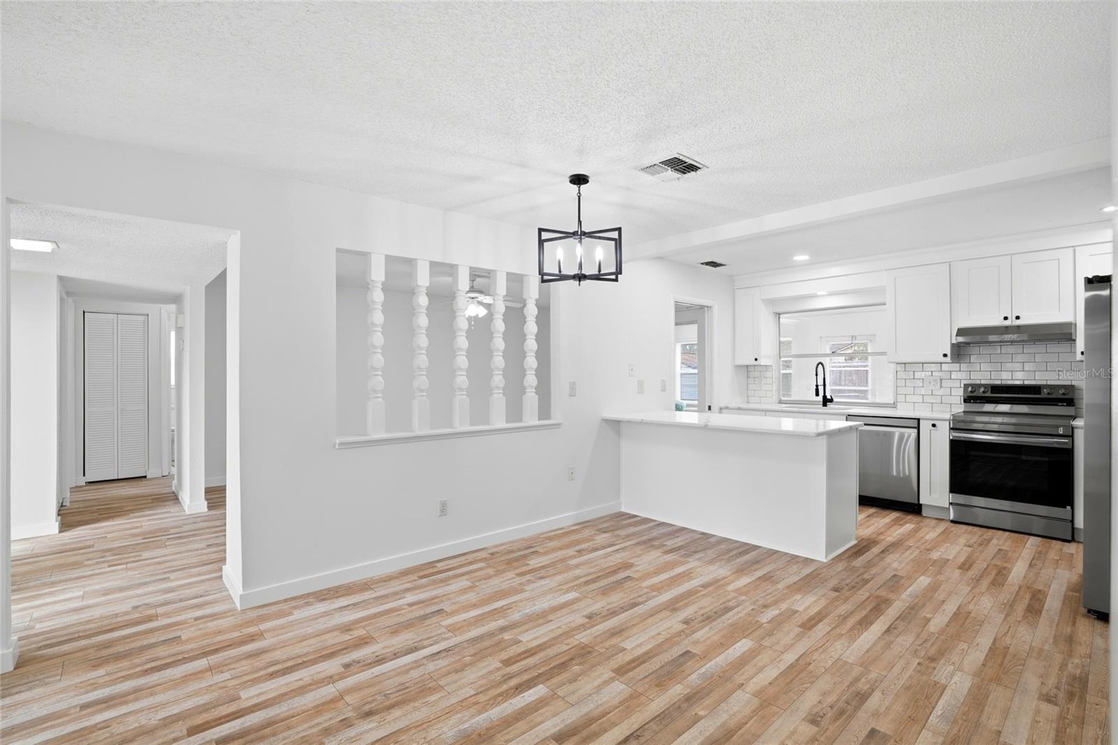 Image 8 of 34 For 1978 Radcliffe Drive N