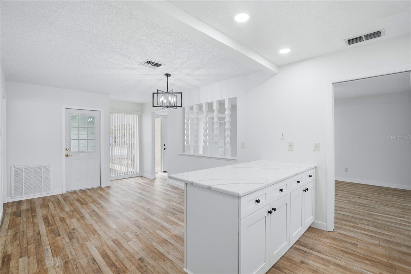 Image 9 of 34 For 1978 Radcliffe Drive N