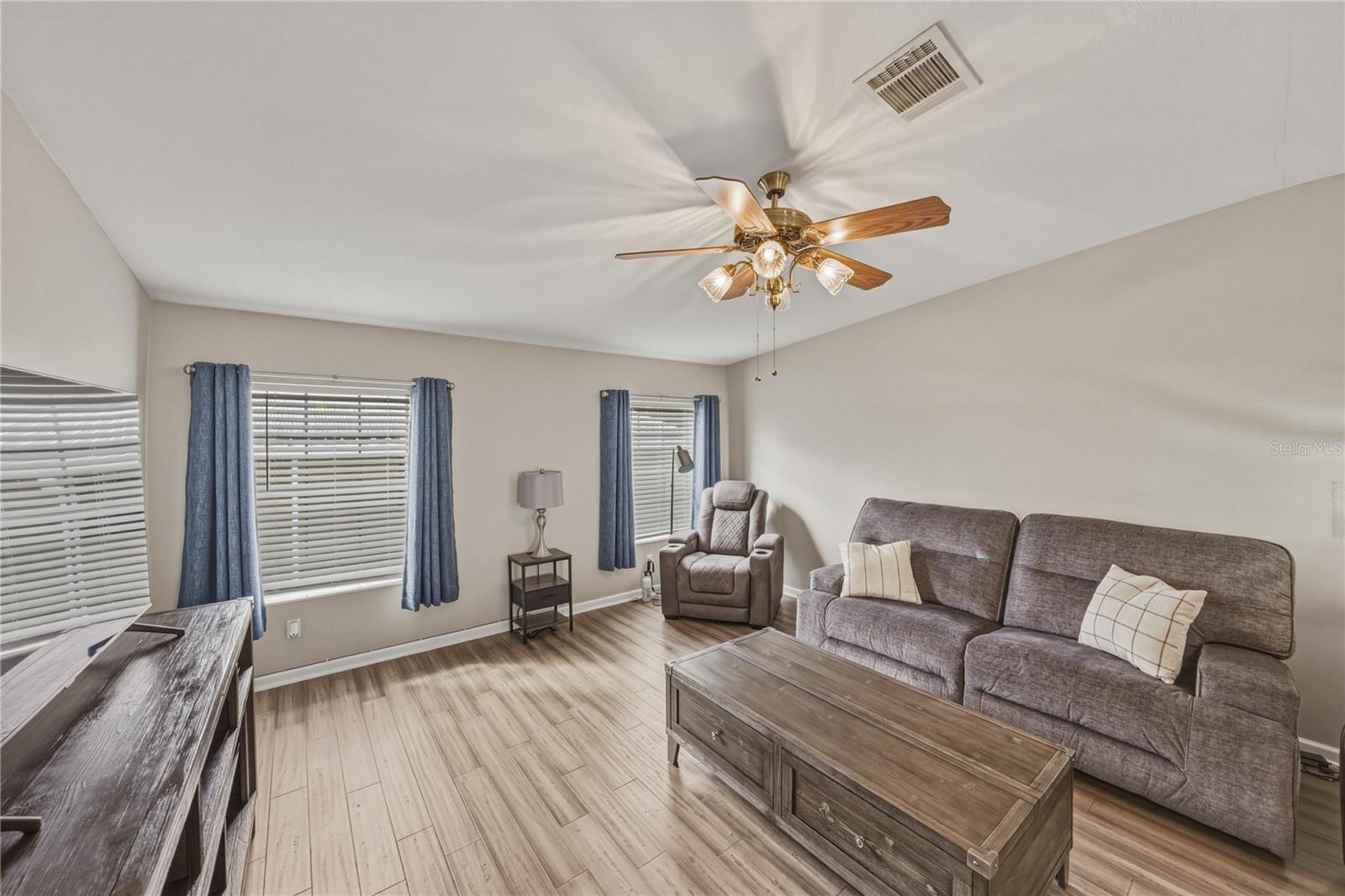 Image 11 of 52 For 37410 Neukom Avenue