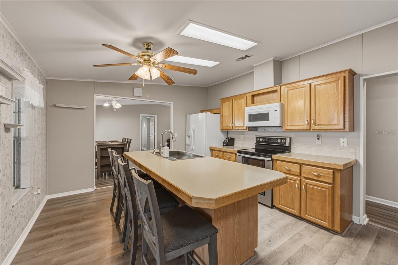 Image 16 of 52 For 37410 Neukom Avenue