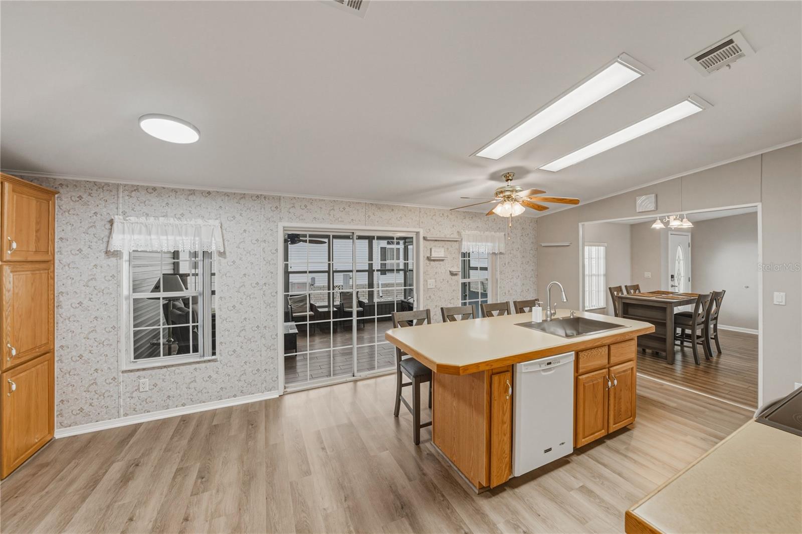 Image 17 of 52 For 37410 Neukom Avenue