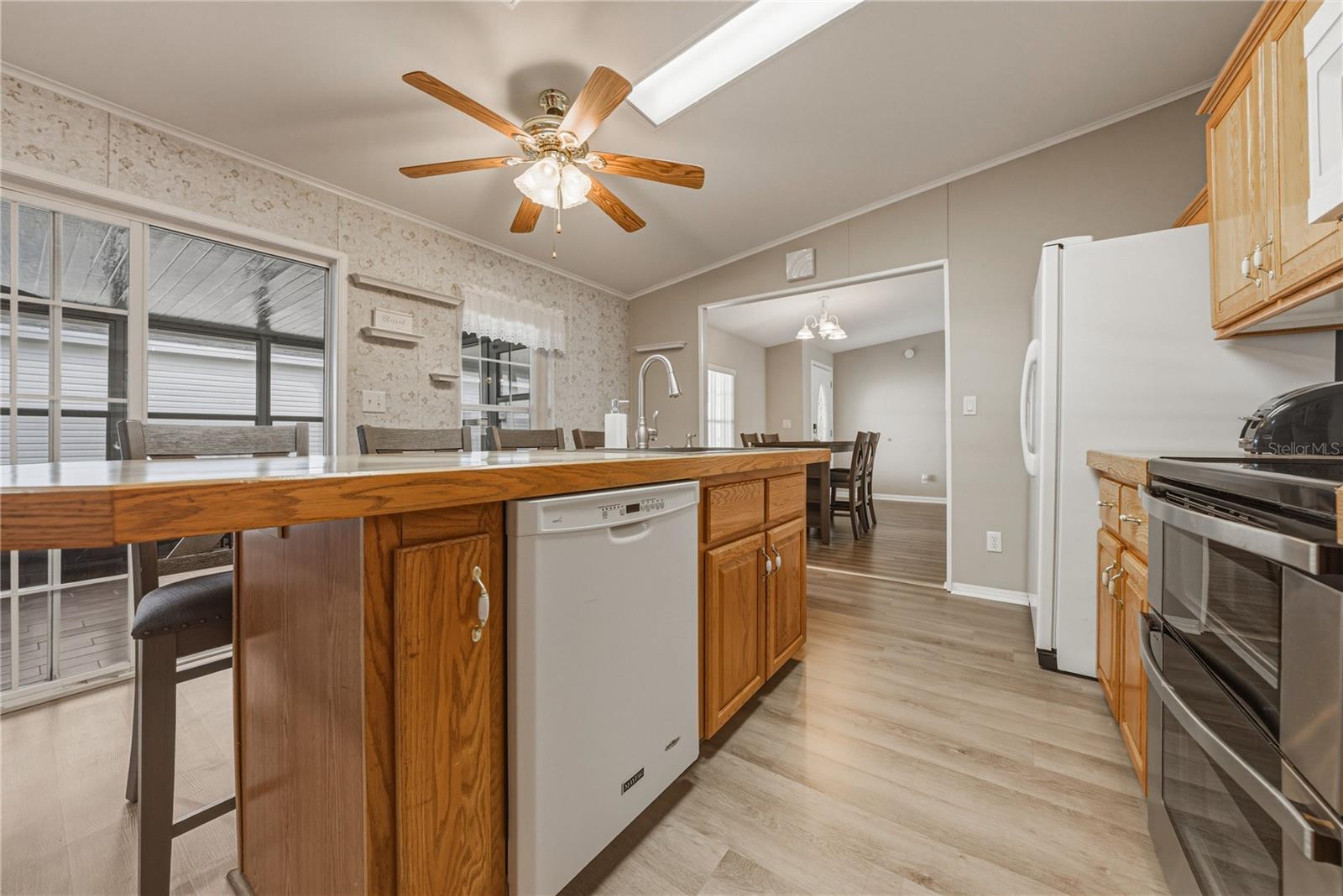 Image 19 of 52 For 37410 Neukom Avenue