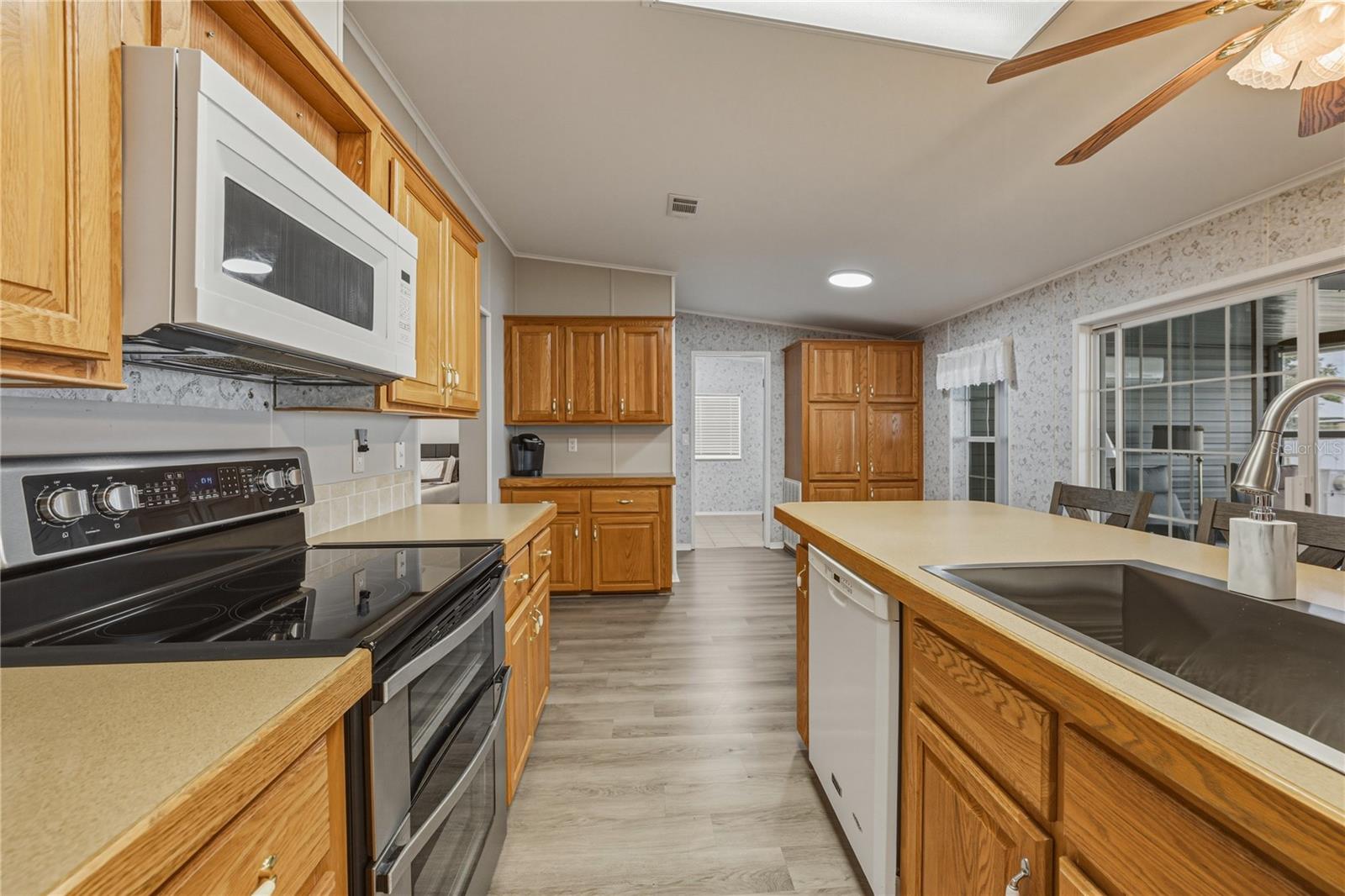 Image 20 of 52 For 37410 Neukom Avenue