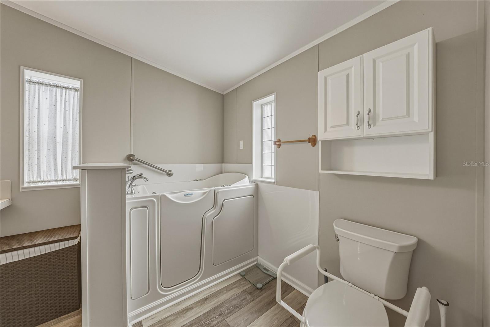 Image 32 of 52 For 37410 Neukom Avenue