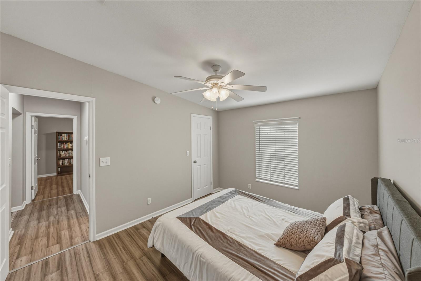 Image 42 of 52 For 37410 Neukom Avenue